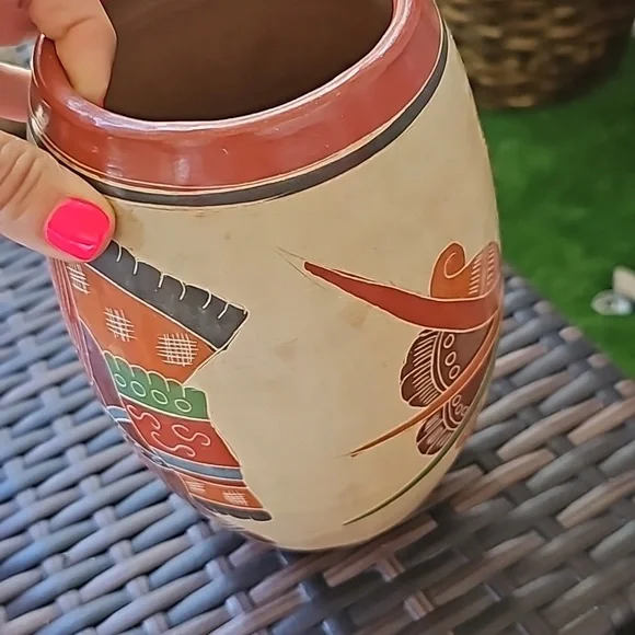 Vintage CENTRAL AMERICAN ART POTTERY VASE w/Etched Polychromatic Natives - Picture 8 of 9